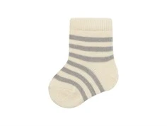 En råhvid og blå/grå stribet strømpe fra Lil Atelier 13241167 turtledove mourning dove